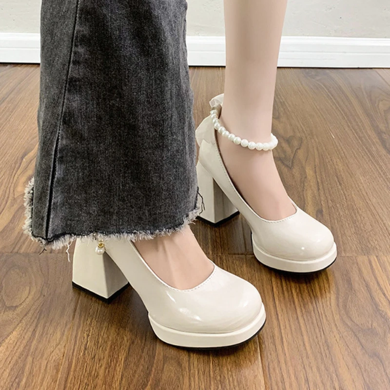 Luksusowe damskie buty na wyso – Bow Stringer Tool recenzja i cena